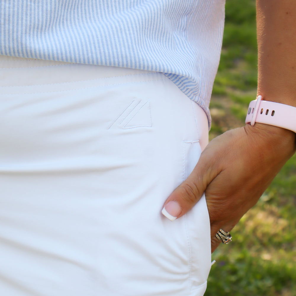 
                  
                    White Classic
                  
                
